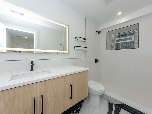 3rd image of 2204 N Kedzie Blvd #G