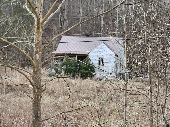 2420 Drewrys Hill Rd, Vinton, VA 24179