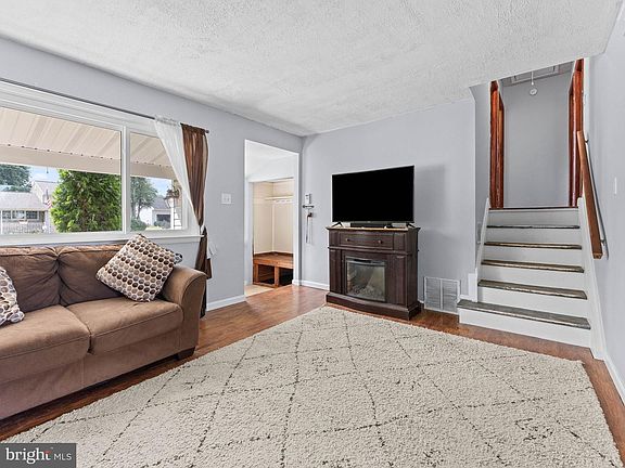 3rd image of 16 Kingsley Rd