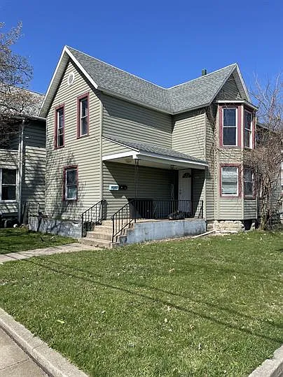 1162 E 25th St #1