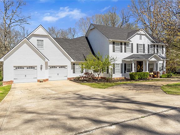 2nd image of 2838 E Brandon Cir