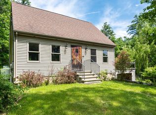 11 Youngs Crossing Rd, Pelham, NH 03076