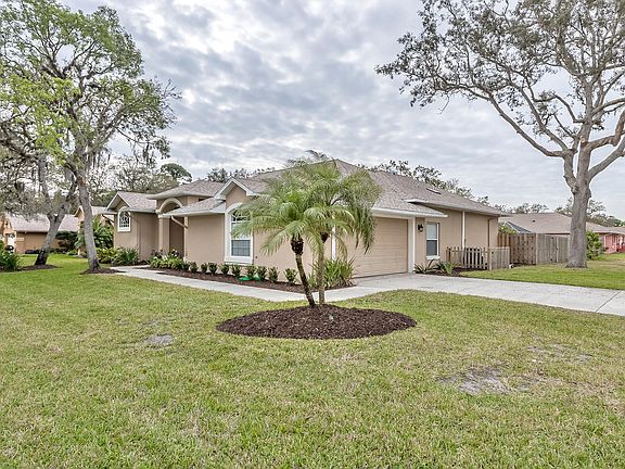 3rd image of 526 Sun Lake Dr