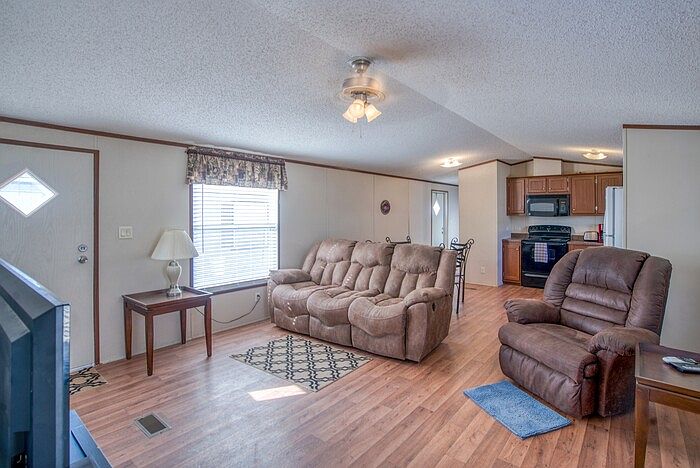 2nd image of 1830 Redbud St #B