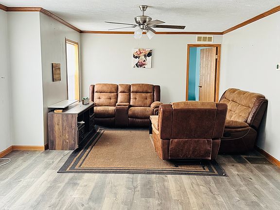 4th image of 5495 E Greensburg Rd