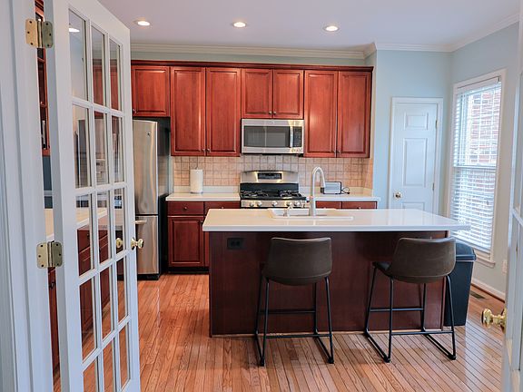 4th image of 4605 Lambert Pl