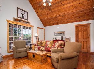 385 Baldknobber Dr, Branson West, MO 65737