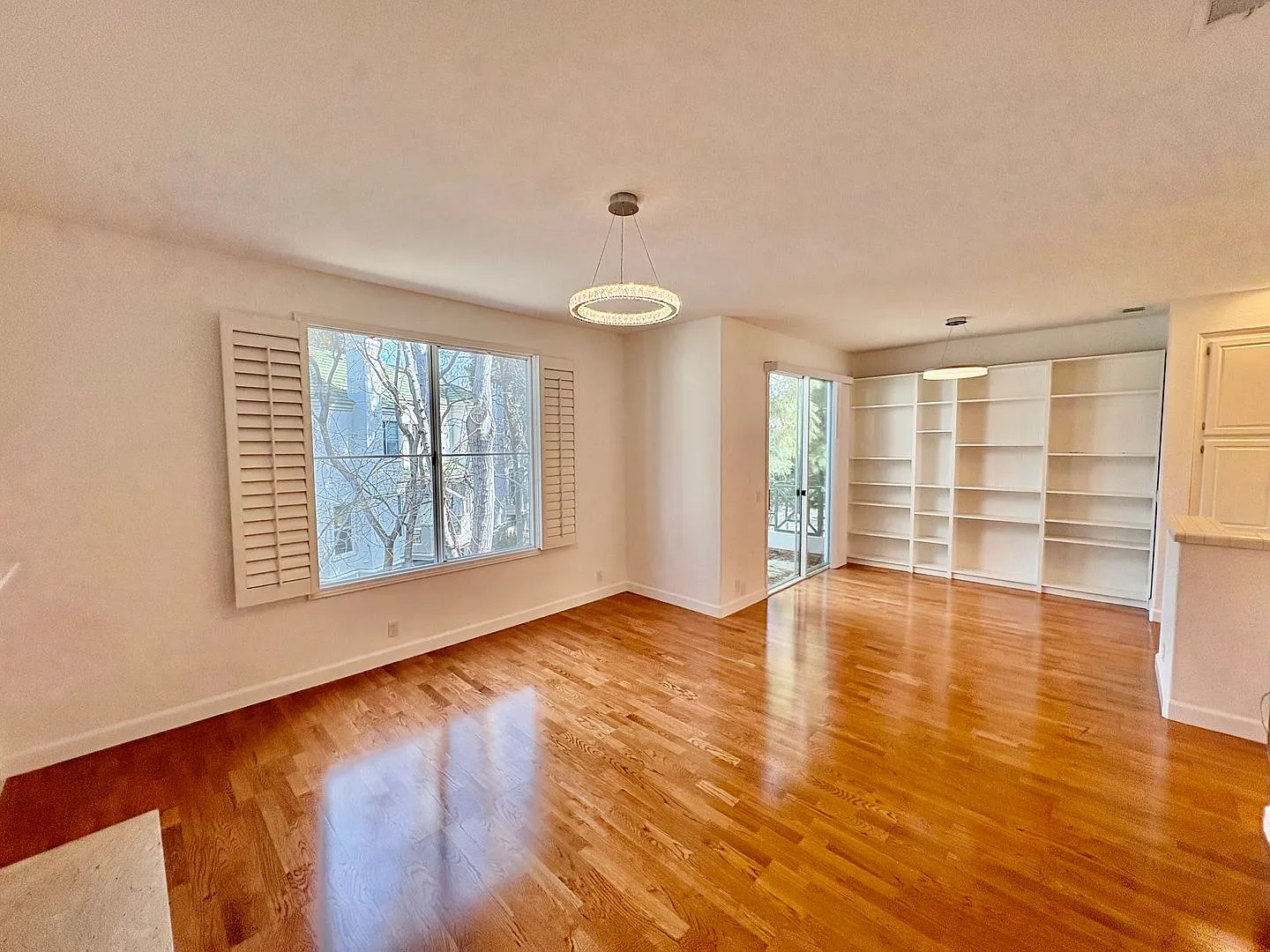 Convenient and Private Silicon Valley Townhouse — Photo 2