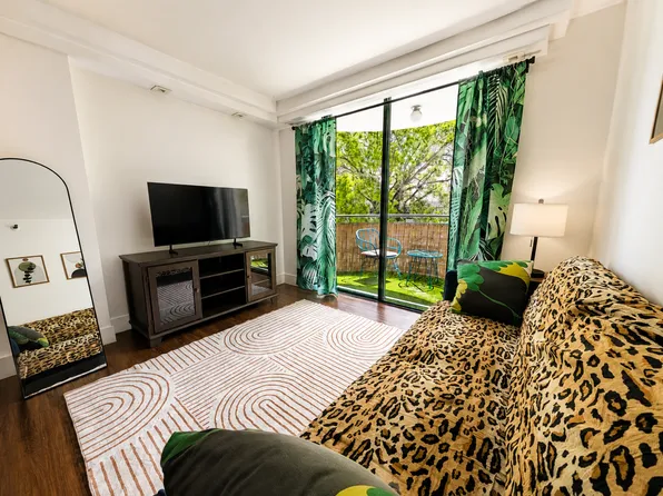 546 SW 1st St APT 204, Miami, FL 33130