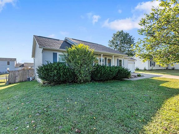 3rd image of 240 Melissas Dr