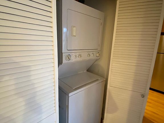 3rd image of 3100 W Argyle St APT 2