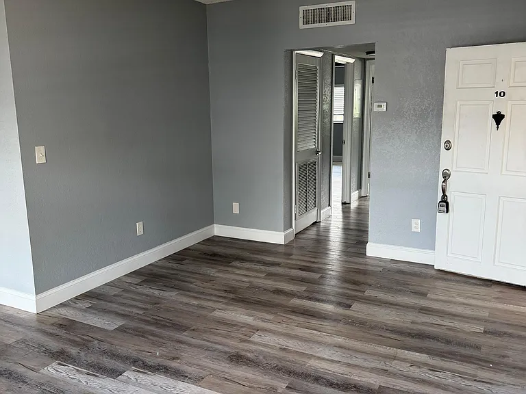 600 N Grove St #10 — Photo 8
