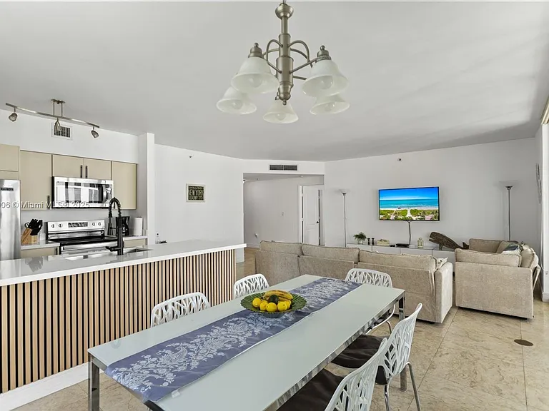 17555 Atlantic Blvd #Penthouse 7 — Photo 4