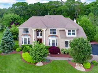 29 Canterbury Way, Farmingdale, NJ 07727