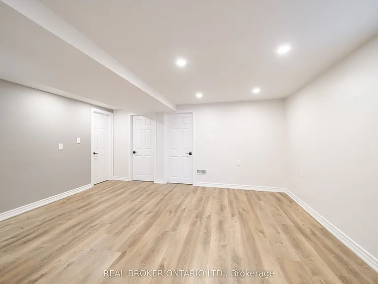22 Yucatan Rd #LOWER — Photo 9