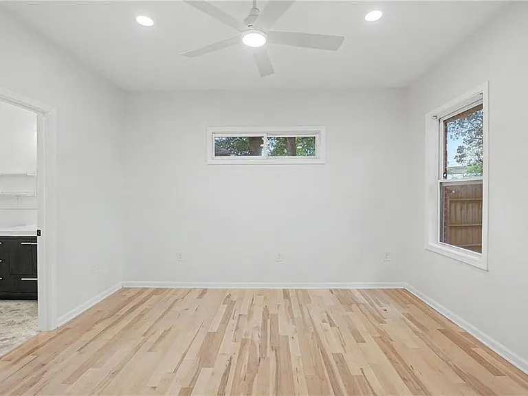 827 Elbert St SW — Photo 17