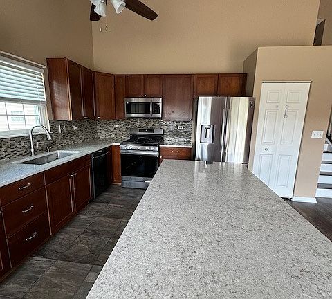 4th image of 1739 Fieldstone Dr S