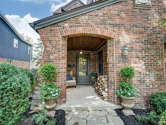 5th image of 211 Beverly Pl
