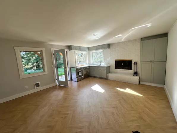 7001 E Loop Rd, Stevenson, WA