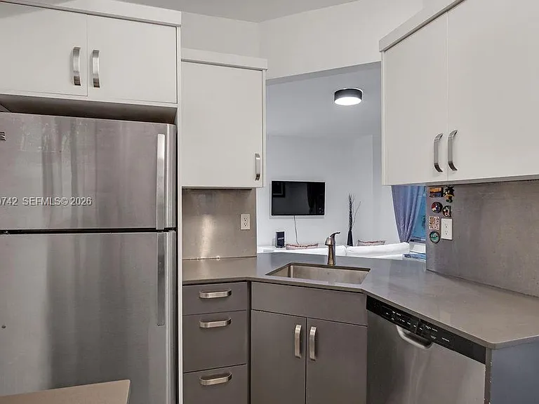 747 Michigan Ave #201 — Photo 6