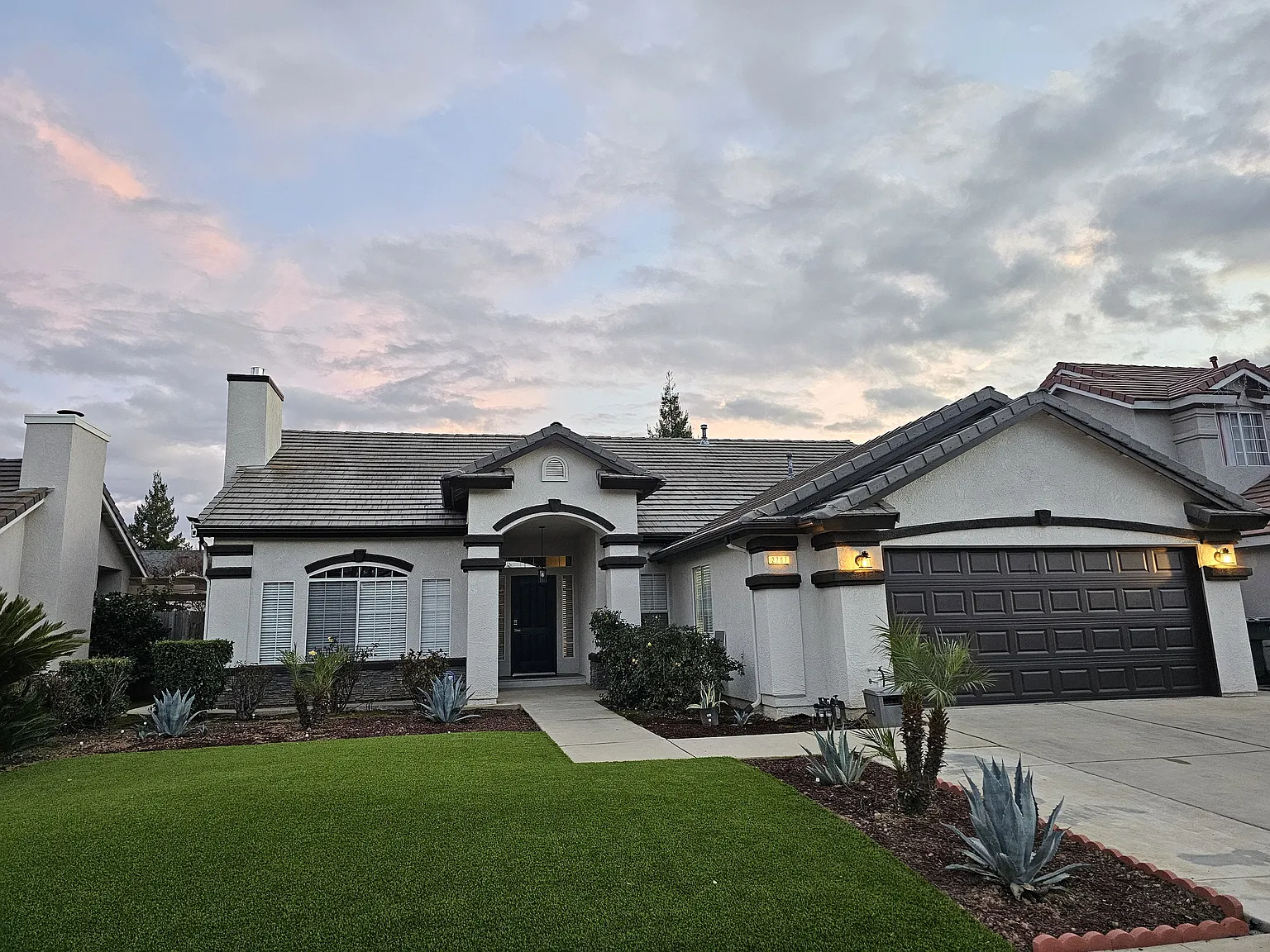 2787 E Pryor Dr photo 1