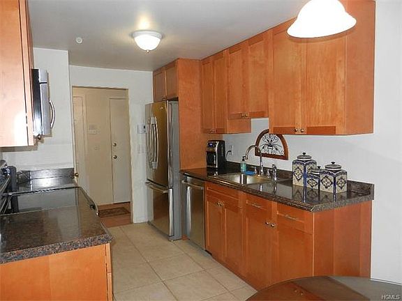5th image of 1902 Holly Stream Ct