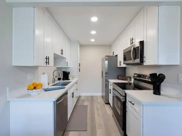 824 E Fairway Dr, Orange, CA 92866