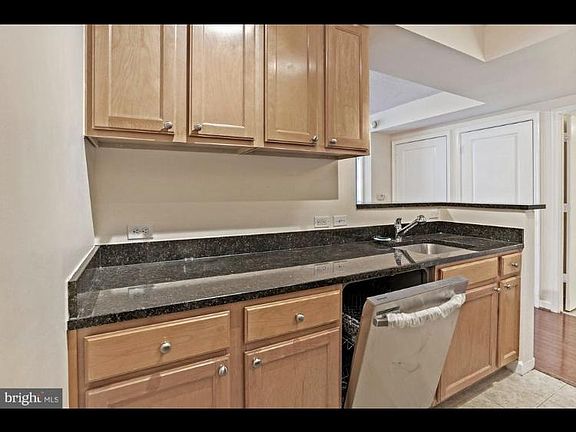 4th image of 880 N Pollard St APT 426