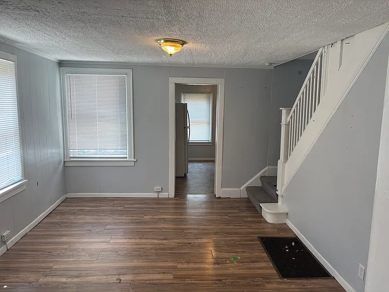 1303 Erie St S — Photo 15