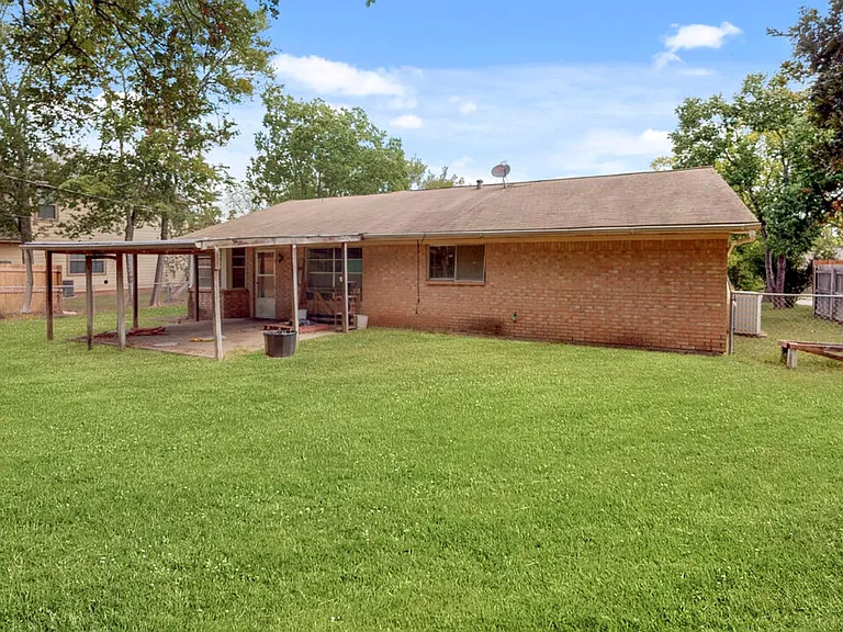 1210 Neal Pickett Dr — Photo 7