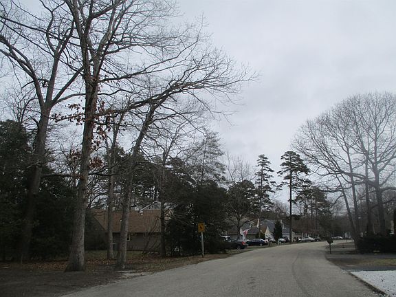 5th image of 704 Whalers Cove Ct