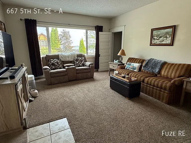 667 5th St SE #A — Photo 10