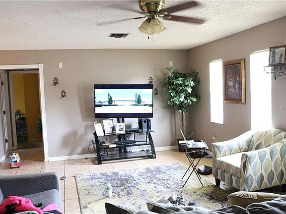 5th image of 34 Hillcrest Dr