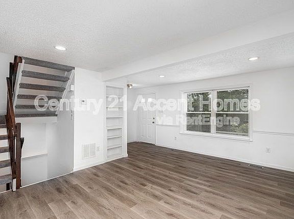 2nd image of 5328 Larochelle Ct