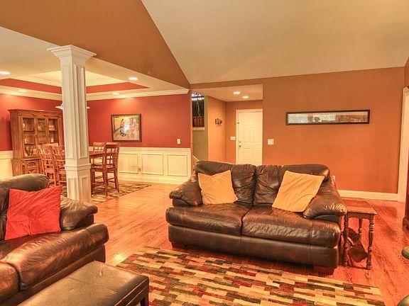 5th image of 711 Excalibur Ct