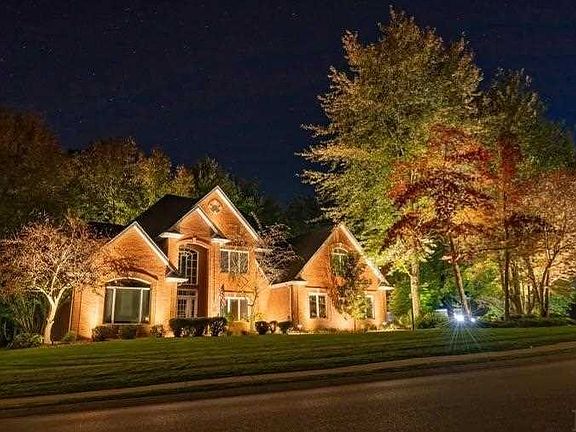 3rd image of 5999 Woodbridge Trl