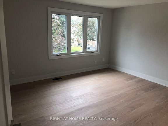 4th image of 762 Hillcroft St