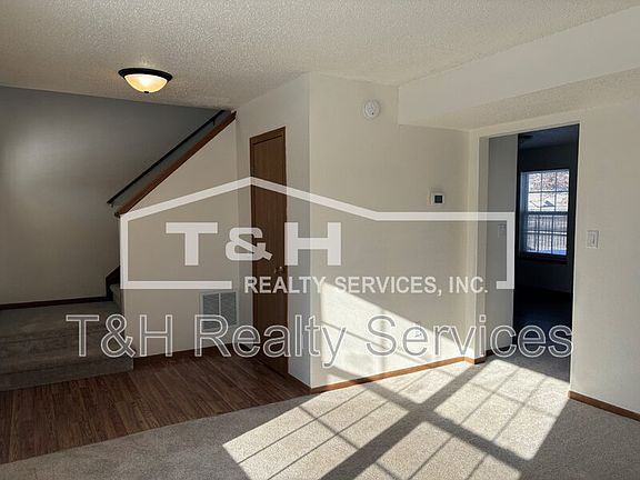 3rd image of 1720 Crimson Ln
