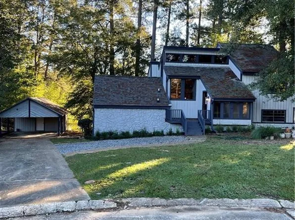 3206 Robert Dr, Pineville, LA 71360