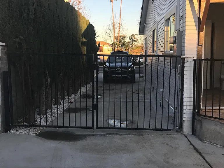 6251 Rosemead Blvd — Photo 16
