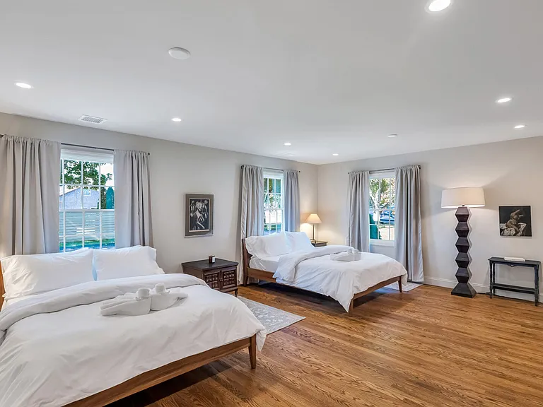 6045 Sound Ave — Photo 22