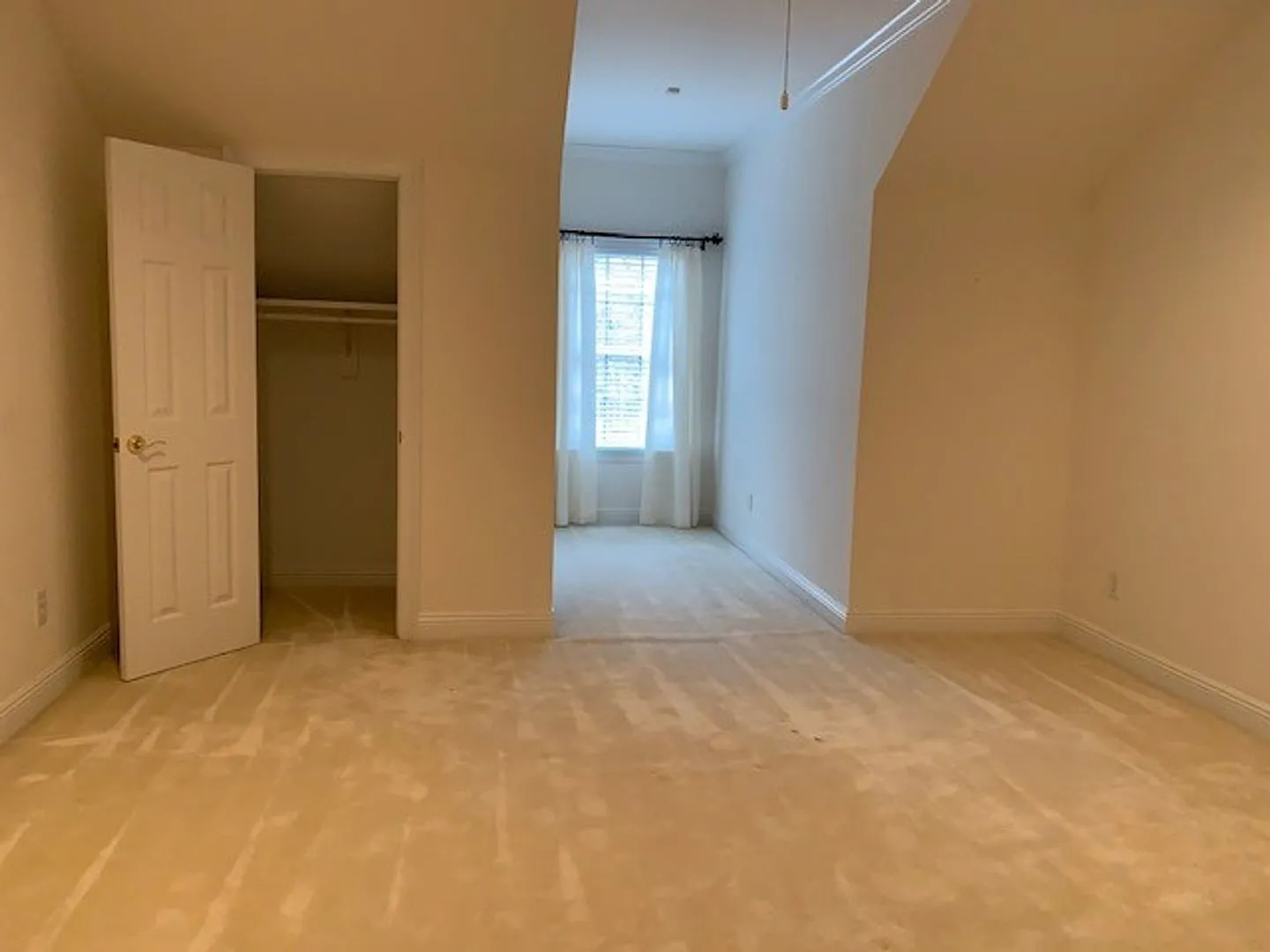 Large Brick Home 5/3 Three Car Garage — Photo 2