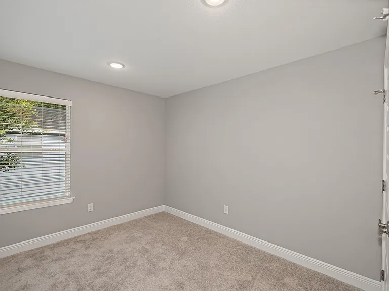 319 Carmel Dr #6-1 — Photo 2
