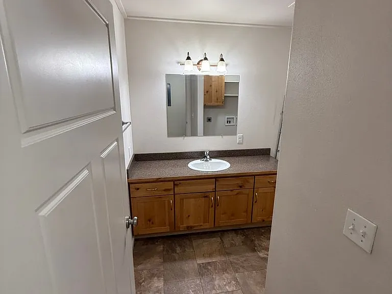 418 W Pershing — Photo 32