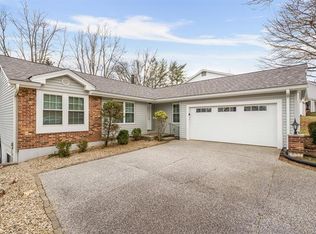 727 Carman Woods Dr, Ballwin, MO