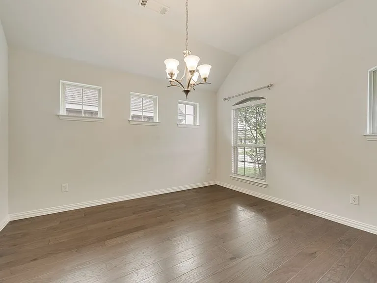 1560 Seminole Dr — Photo 8