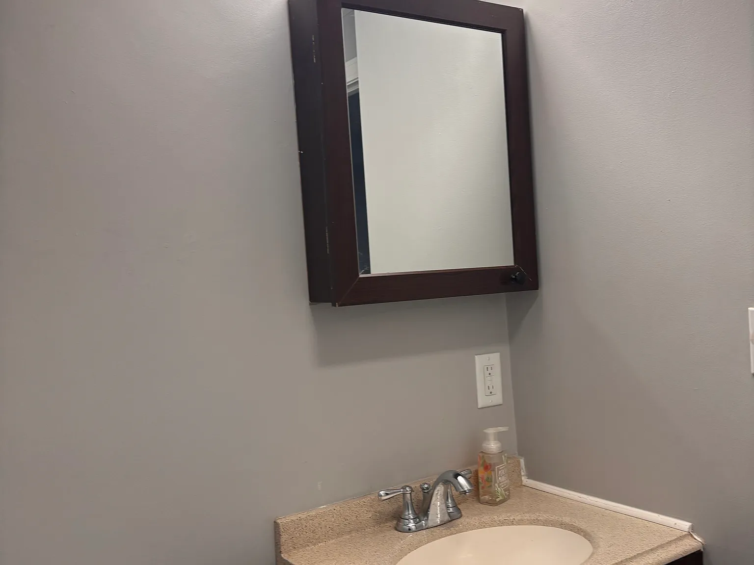 2 bed, 650 sqft, $2,100 — Photo 2