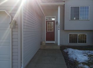 1304 Creekside Dr, Waconia, MN 55387