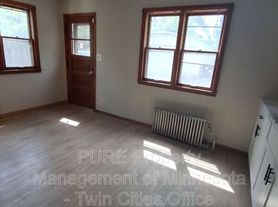 140 Belvidere St W
