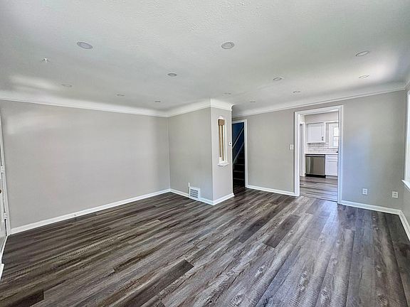 3rd image of 4165 Harwood Rd